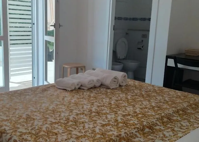 לינה וארוחת בוקר Lem Lem 3*